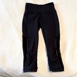 LULULEMON high waisted, V cut, cropped leggings. Excellent condition
